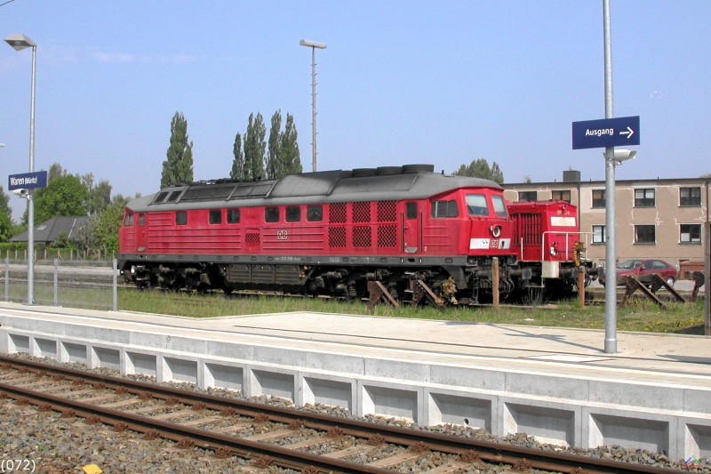 Bahn 072.jpg - Zwei Tage später: Lok 233 696-4 ist inzwischen zurück in Waren.